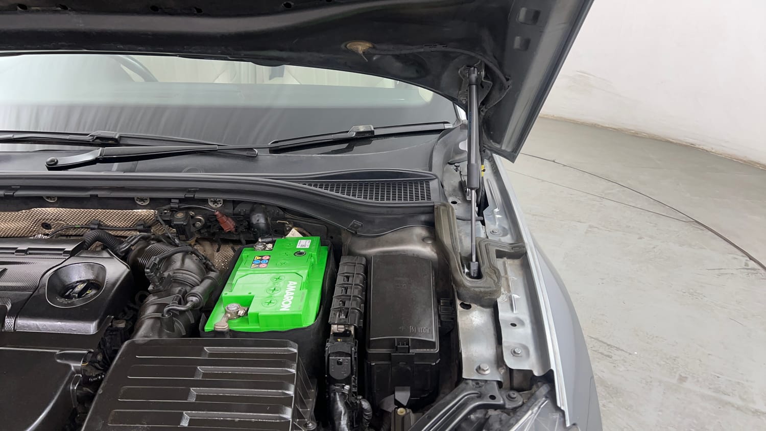 Used 2019 Skoda Superb L&K TDI AT Diesel Automatic engine ENGINE LEFT SIDE HINGE & APRON VIEW