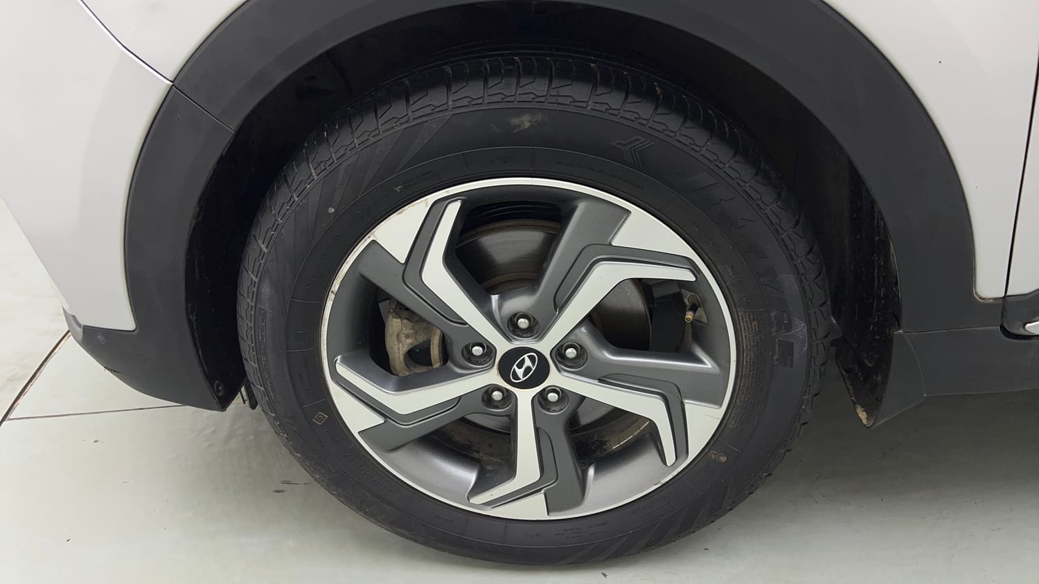 Used 2018 Hyundai Creta SX 1.6 AT CRDi Diesel Automatic tyres LEFT FRONT TYRE RIM VIEW