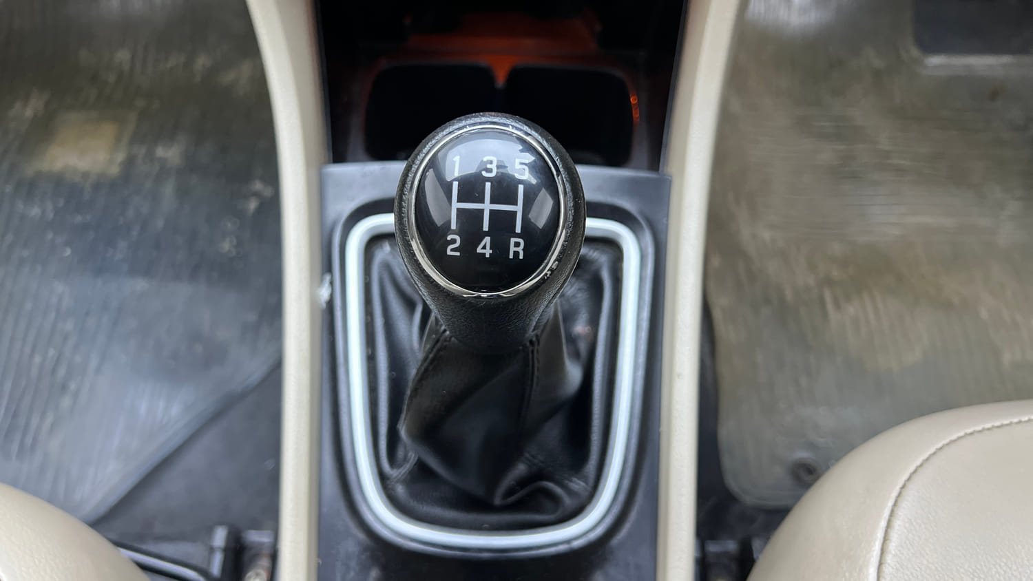Used 2017 Maruti Suzuki Ciaz ZXI+ Petrol Manual interior GEAR  KNOB VIEW