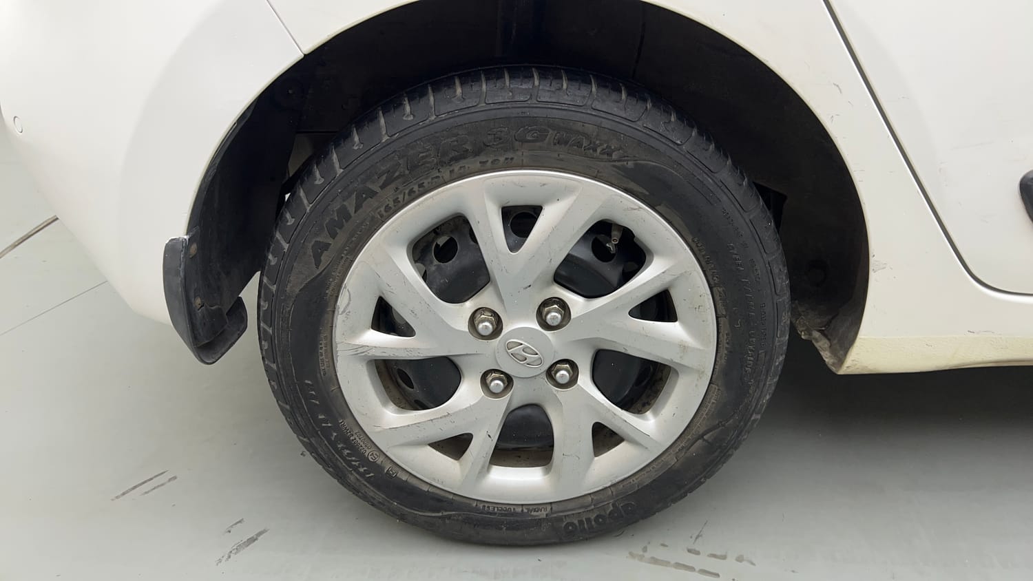 Used 2018 Hyundai Grand i10 Sportz 1.2 Kappa VTVT Petrol Manual tyres RIGHT REAR TYRE RIM VIEW