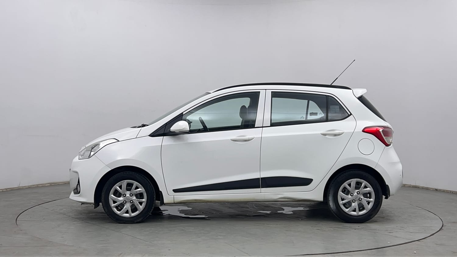 Used 2019 Hyundai Grand i10 Sportz 1.2 Kappa VTVT Petrol Manual exterior LEFT SIDE VIEW