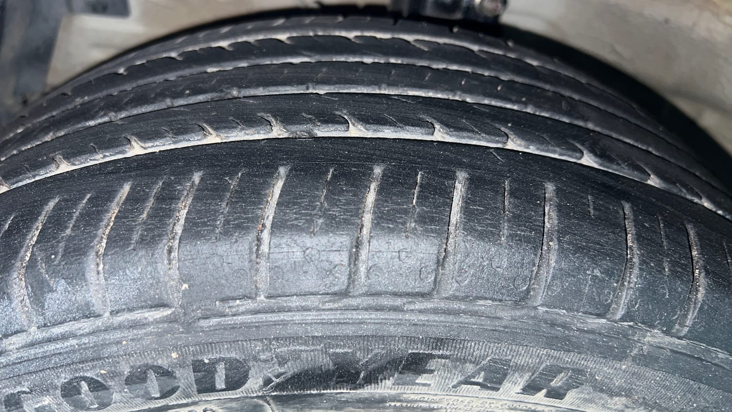 Used 2015 Maruti Suzuki Ciaz ZXI+ Petrol Manual tyres LEFT FRONT TYRE TREAD VIEW