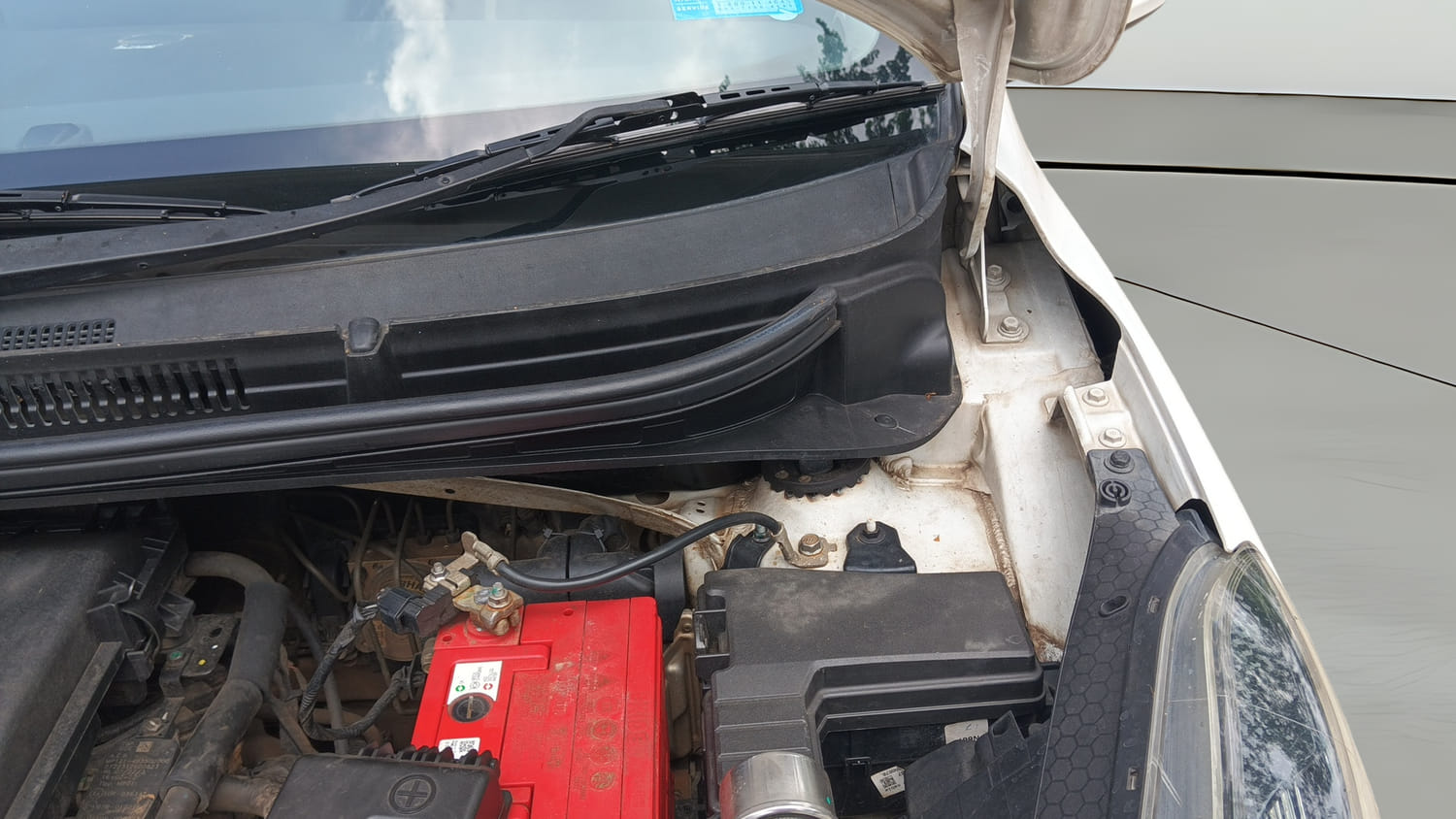 Used 2022 Hyundai Aura S 1.2 CNG Cng Manual engine ENGINE LEFT SIDE HINGE & APRON VIEW