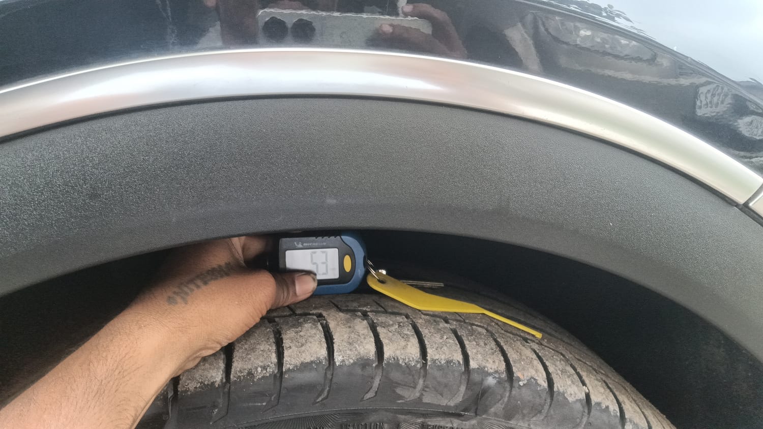 Used 2021 Mahindra XUV700 AX 7 Petrol AT Luxury Pack 7 STR Petrol Automatic tyres RIGHT FRONT TYRE TREAD VIEW