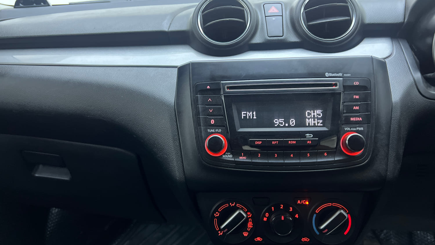 Used 2019 Maruti Suzuki Swift VDi Diesel Manual interior MUSIC SYSTEM & AC CONTROL VIEW
