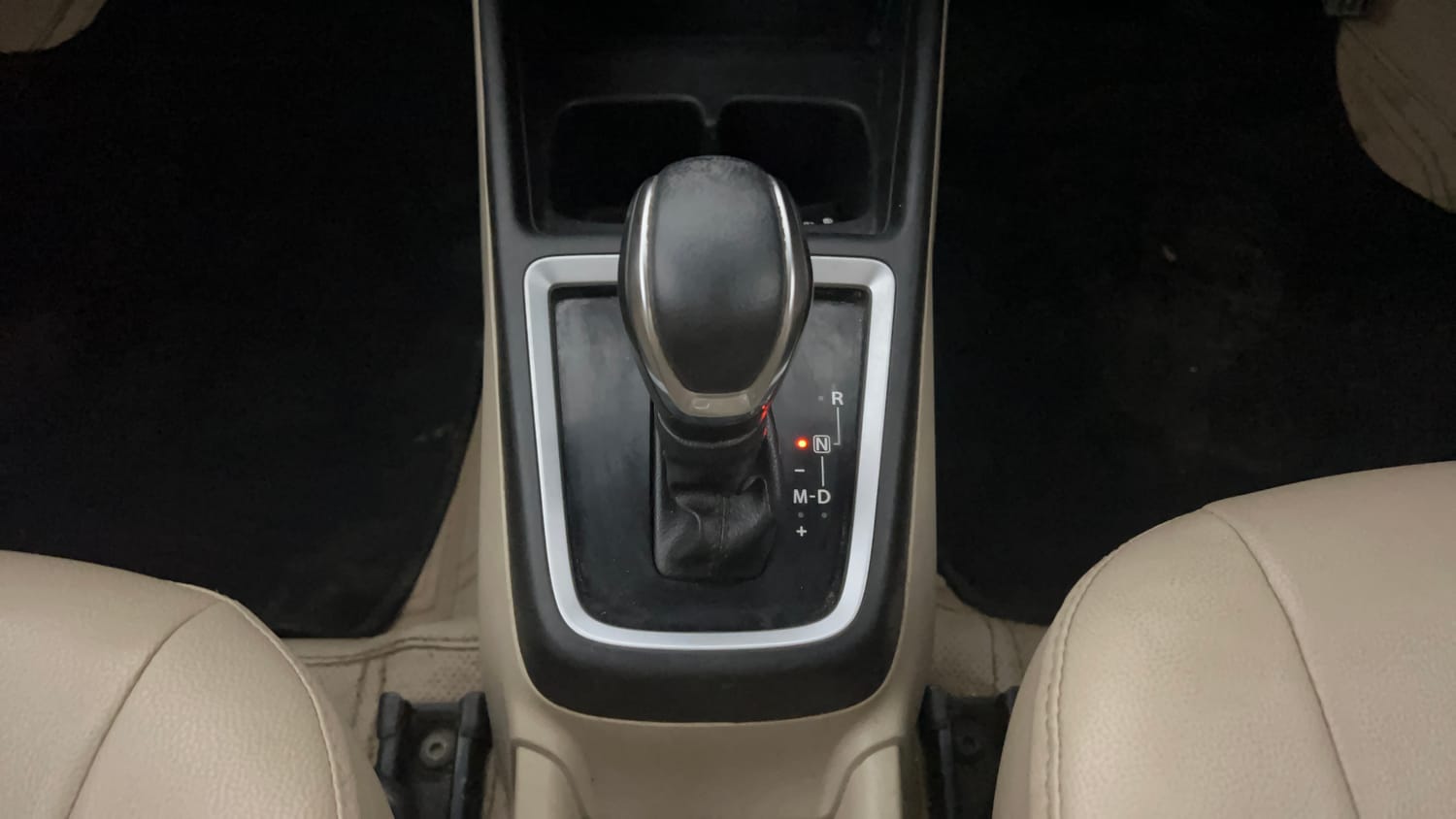 Used 2018 Maruti Suzuki Dzire ZDi Plus AMT Diesel Automatic interior GEAR  KNOB VIEW