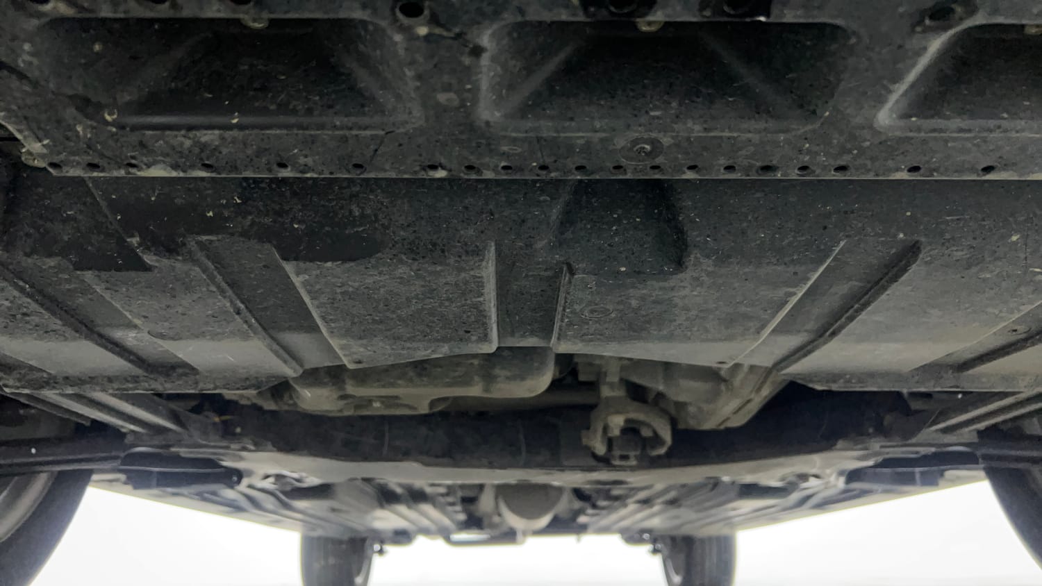 Used 2025 Toyota Urban Cruiser Hyryder V Hybrid Hybrid Automatic extra FRONT LEFT UNDERBODY VIEW