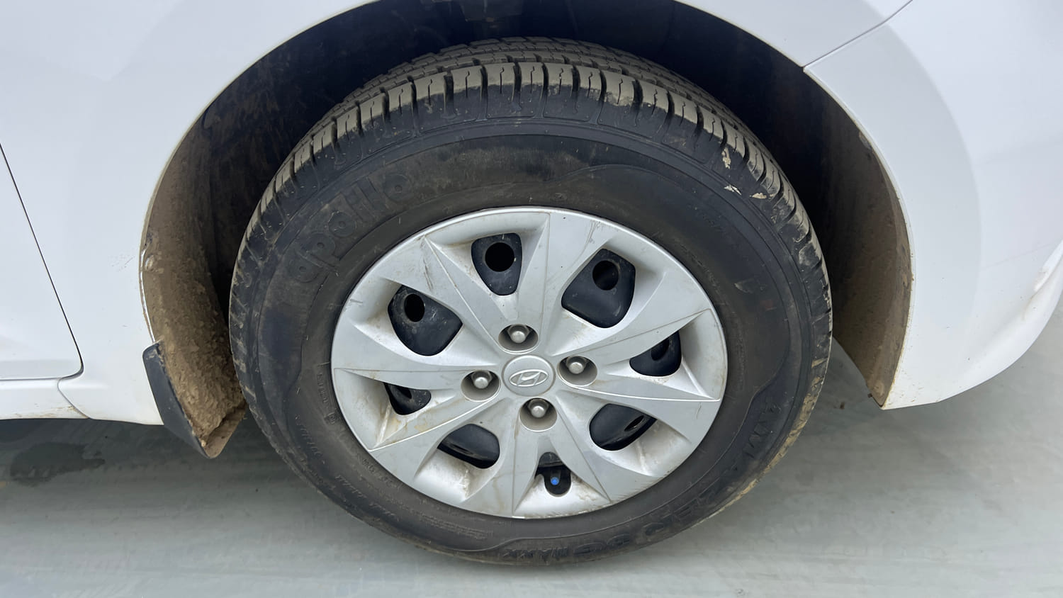 Used 2017 Hyundai Elite i20 Sportz 1.2 Petrol Manual tyres RIGHT FRONT TYRE RIM VIEW