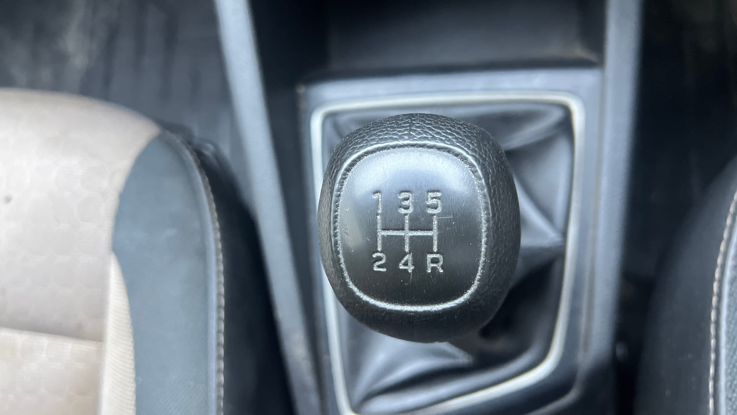 Used 2017 Hyundai Elite i20 Sportz 1.2 Petrol Manual interior GEAR  KNOB VIEW