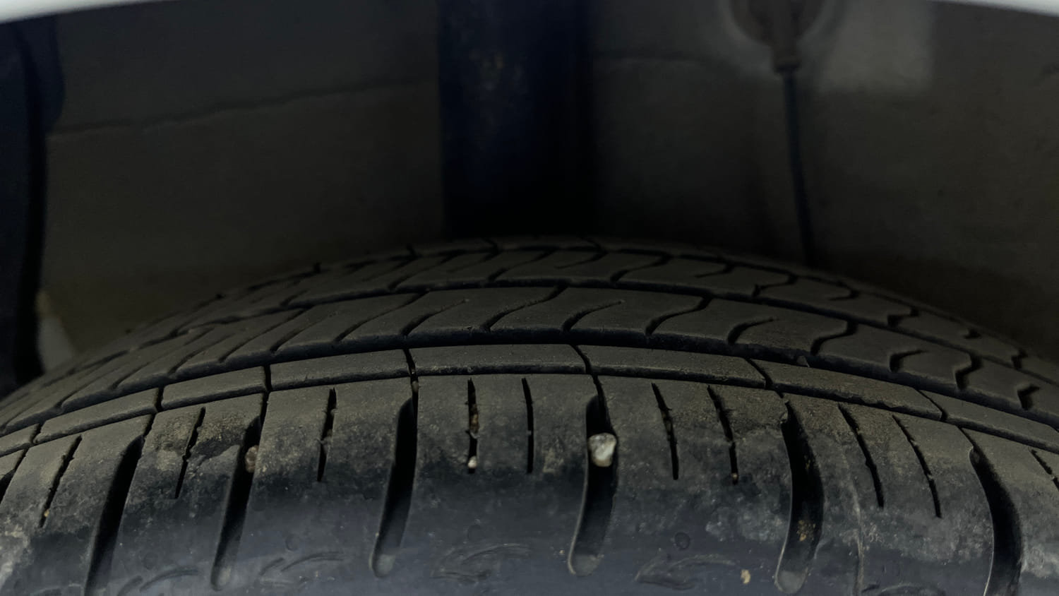 Used 2024 Hyundai Aura SX 1.2 (O) Petrol Petrol Manual tyres RIGHT REAR TYRE TREAD VIEW