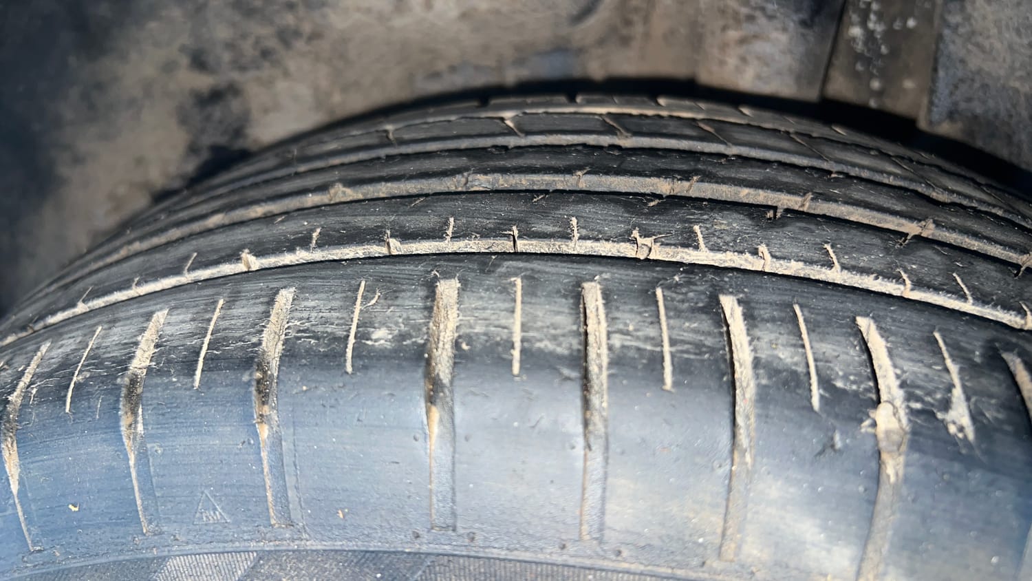 Used 2018 Maruti Suzuki Swift ZXi AMT Petrol Automatic tyres LEFT REAR TYRE TREAD VIEW