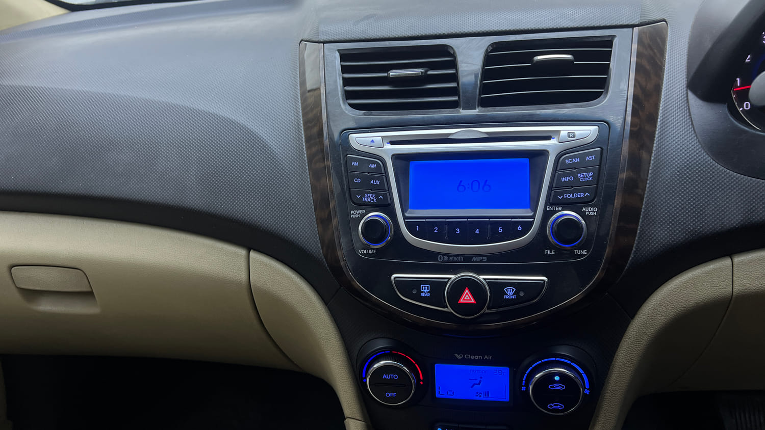Used 2014 Hyundai Verna Fluidic 1.6 VTVT SX AT Petrol Automatic interior MUSIC SYSTEM & AC CONTROL VIEW
