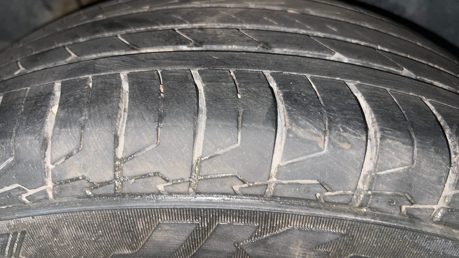 Used 2022 Hyundai Creta SX (O) 1.5 Petrol IVT Petrol Automatic tyres RIGHT REAR TYRE TREAD VIEW