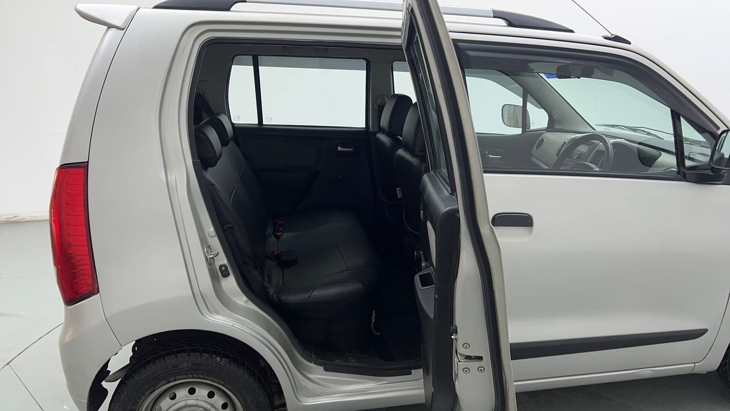 Used 2015 Maruti Suzuki Wagon R LXI Petrol Manual interior RIGHT SIDE REAR DOOR CABIN VIEW