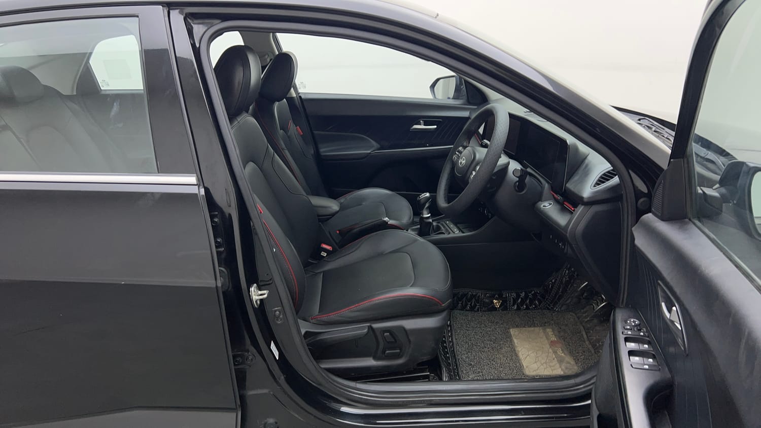 Used 2024 Hyundai Verna SX (O) 1.5 Turbo Petrol MT Petrol Manual interior RIGHT SIDE FRONT DOOR CABIN VIEW