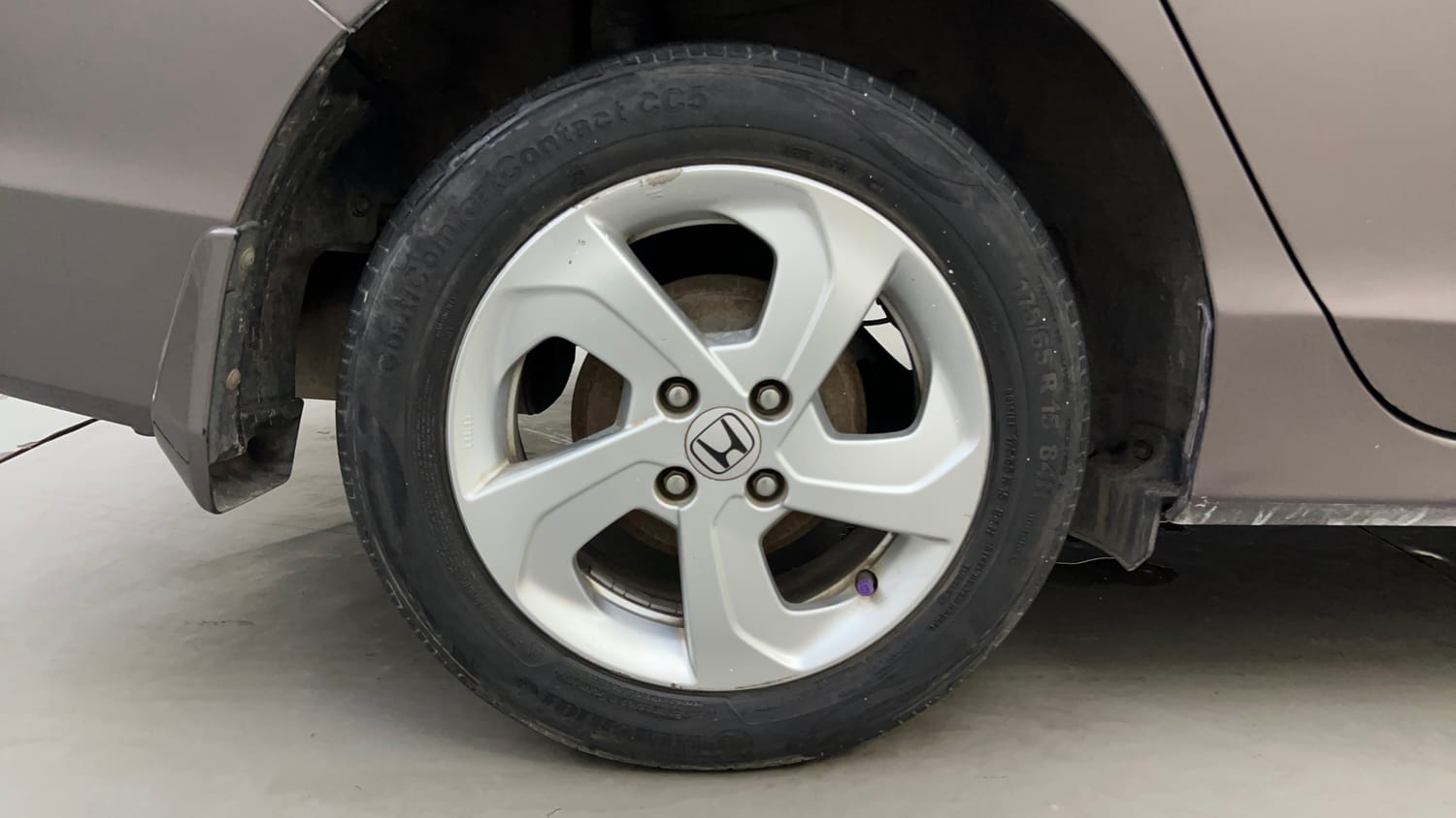 Used 2015 Honda City VX CVT Petrol Automatic tyres RIGHT REAR TYRE RIM VIEW