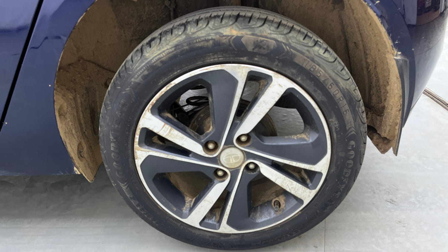 Used 2022 Tata Altroz XZA Petrol Petrol Automatic tyres LEFT REAR TYRE RIM VIEW