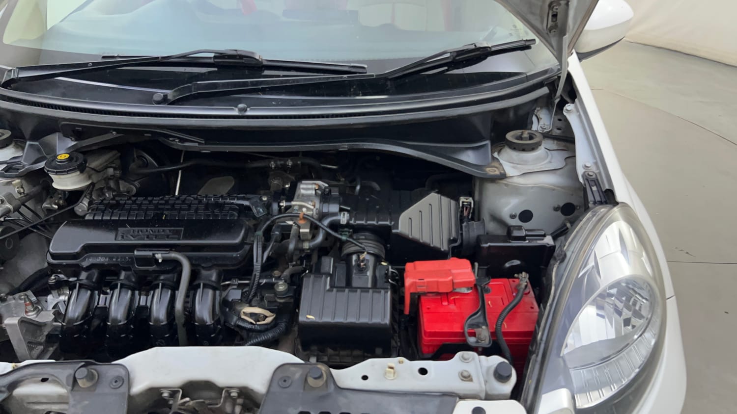 Used 2013 Honda Amaze 1.2 S AT i-VTEC Petrol Automatic engine ENGINE LEFT SIDE HINGE & APRON VIEW