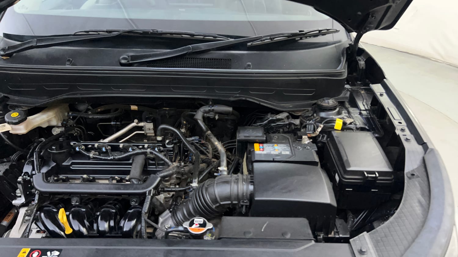 Used 2023 Hyundai Venue SX 1.2 Petrol Petrol Manual engine ENGINE LEFT SIDE HINGE & APRON VIEW