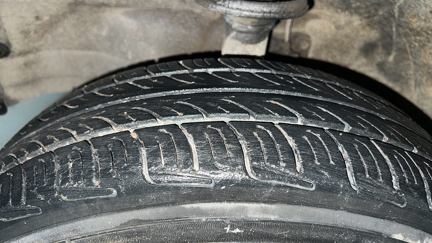 Used 2012 Maruti Suzuki Wagon R 1.0 VXi Petrol Manual tyres LEFT FRONT TYRE TREAD VIEW