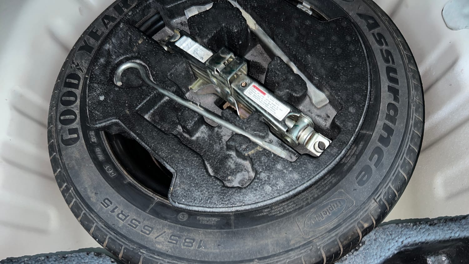 Used 2015 Maruti Suzuki Ciaz ZXI+ Petrol Manual tyres SPARE TYRE VIEW