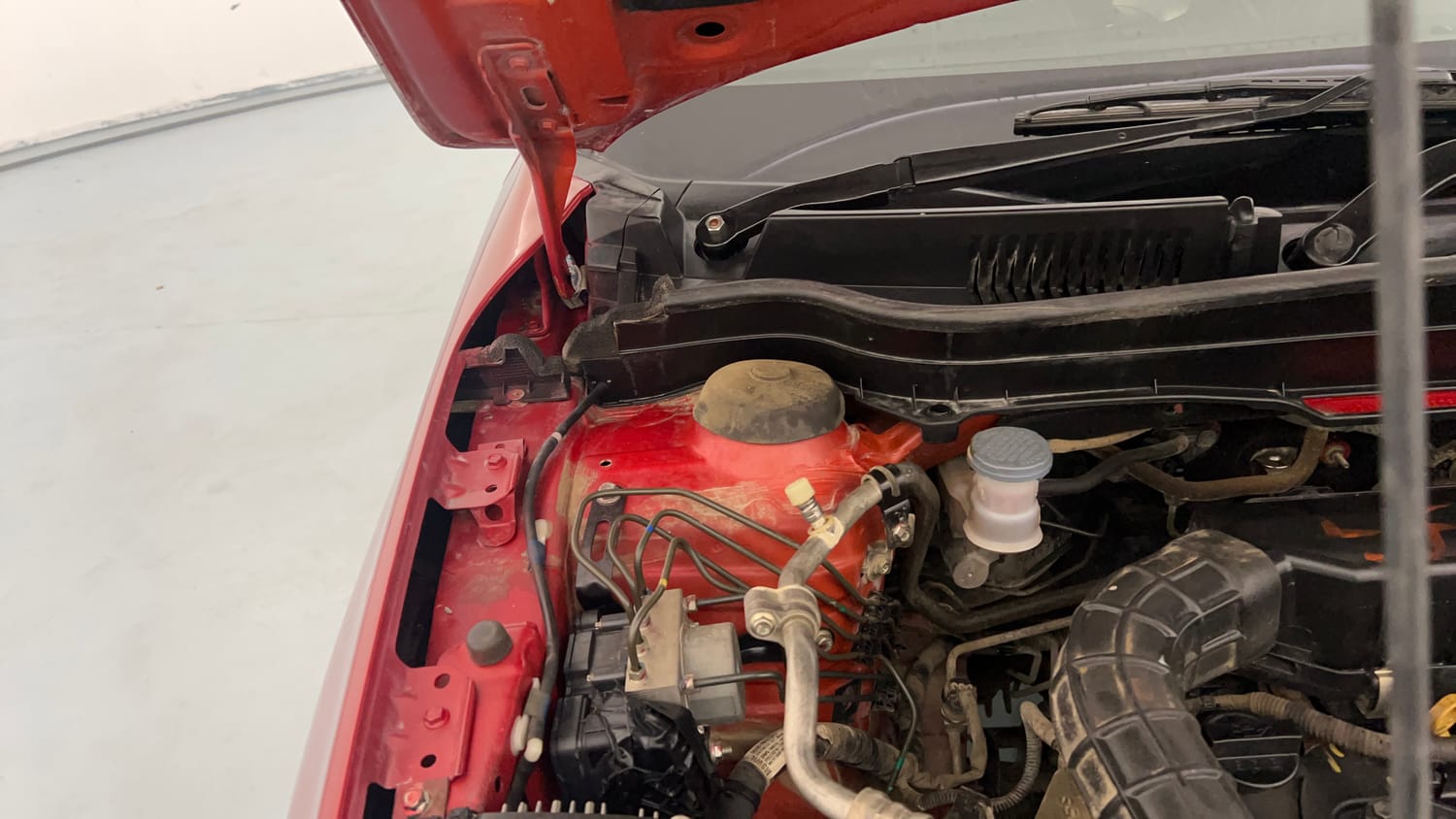 Used 2022 Maruti Suzuki Vitara Brezza [2020-2022] ZXI Plus Dual Tone Petrol Manual engine ENGINE RIGHT SIDE HINGE & APRON VIEW