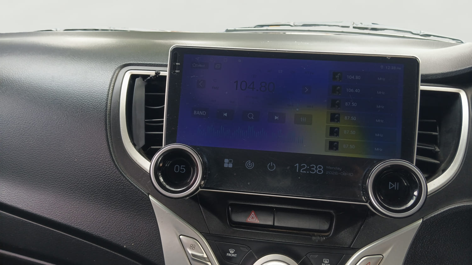 Used 2018 Maruti Suzuki Baleno Zeta 1.2 Petrol Manual interior MUSIC SYSTEM & AC CONTROL VIEW