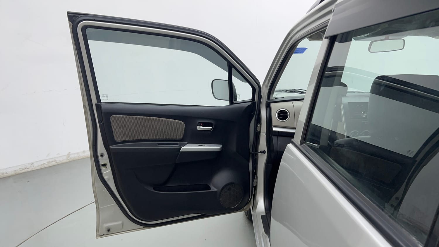 Used 2015 Maruti Suzuki Wagon R LXI Petrol Manual interior LEFT FRONT DOOR OPEN VIEW