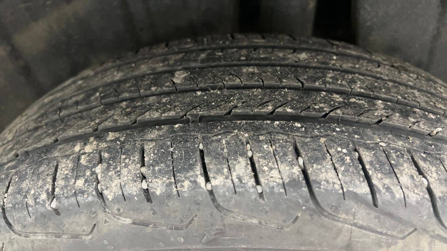 Used 2024 Maruti Suzuki Fronx Alpha 1.0L Turbo MT Petrol Manual tyres LEFT REAR TYRE TREAD VIEW