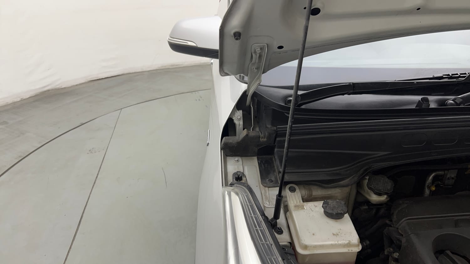 Used 2018 Hyundai Creta SX 1.6 AT CRDi Diesel Automatic engine ENGINE RIGHT SIDE HINGE & APRON VIEW