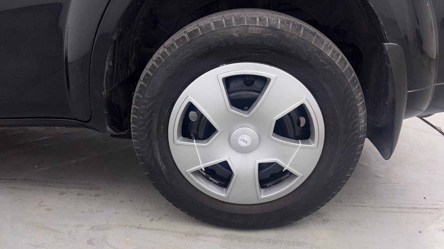 Used 2016 Mahindra XUV500 W4 Diesel Manual tyres LEFT REAR TYRE RIM VIEW