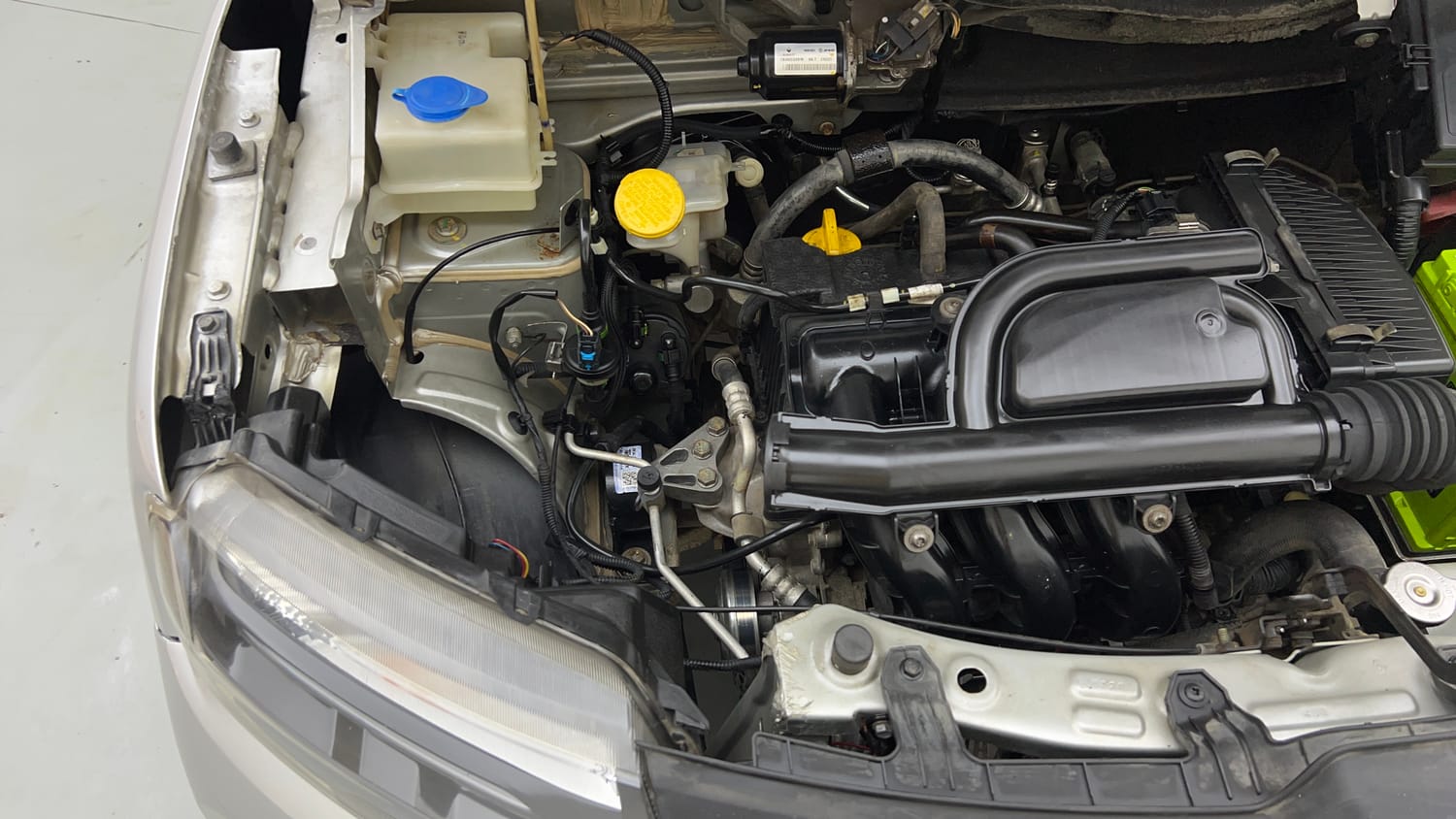Used 2021 Renault Kwid RXL 1.0 MT Petrol Manual engine ENGINE RIGHT SIDE VIEW