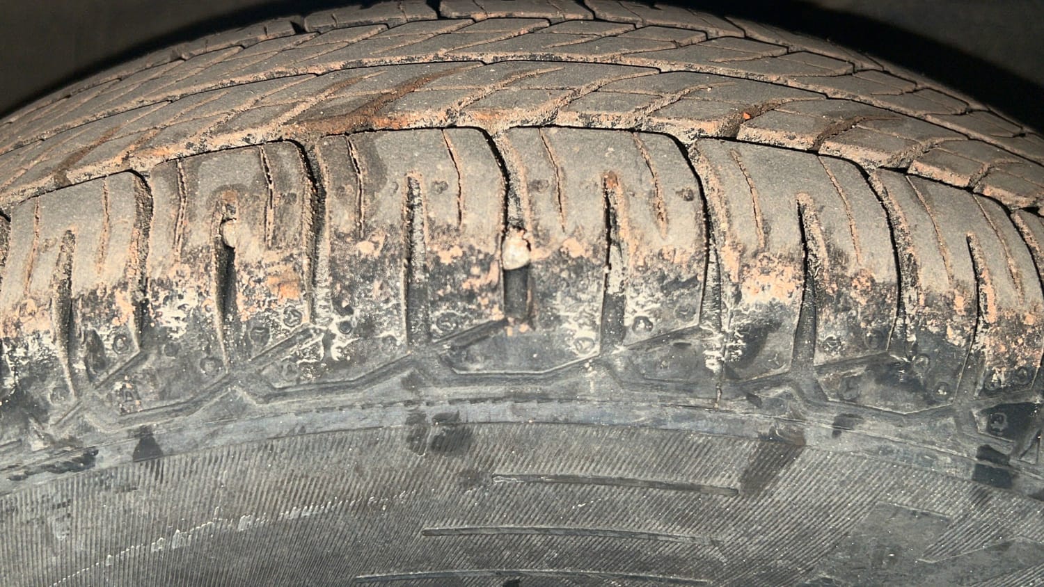 Used 2018 Maruti Suzuki Swift LXi Petrol Manual tyres RIGHT FRONT TYRE TREAD VIEW