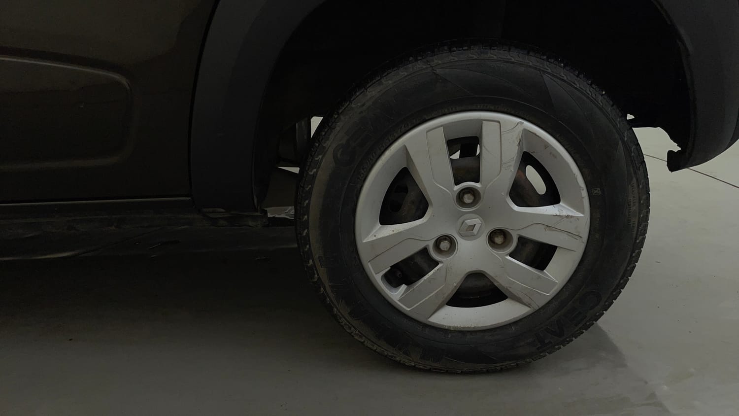Used 2018 Renault Kwid 1.0 RXT AMT Petrol Automatic tyres LEFT REAR TYRE RIM VIEW