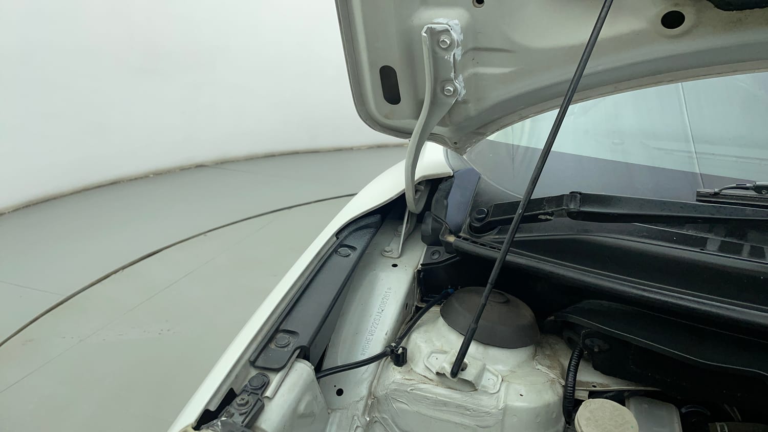 Used 2018 Maruti Suzuki Baleno Zeta 1.2 Petrol Manual engine ENGINE RIGHT SIDE HINGE & APRON VIEW