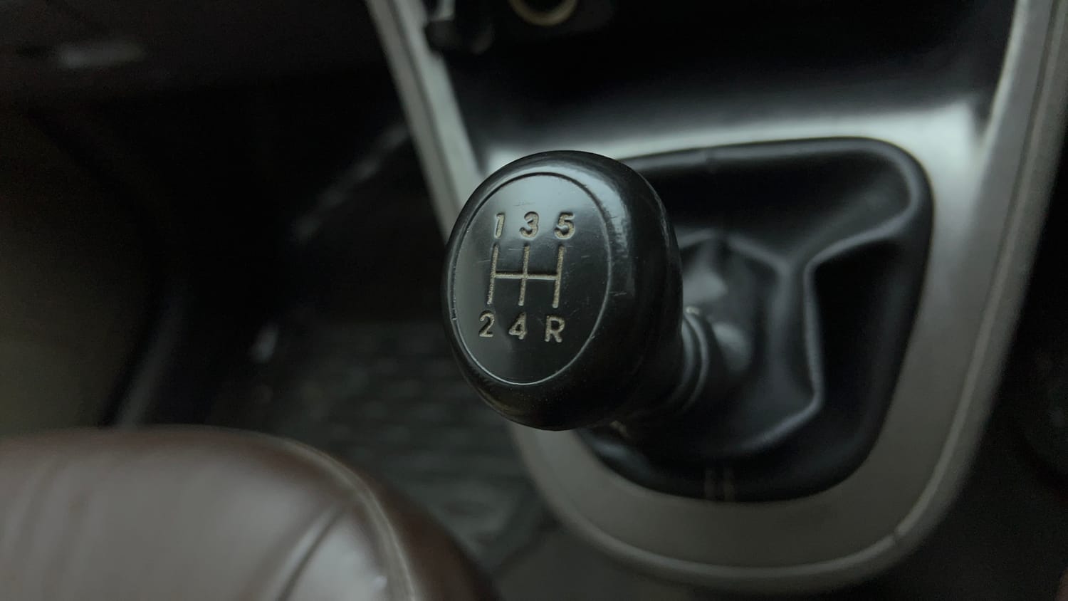 Used 2014 Hyundai i10 Sportz 1.1 iRDE2 Petrol Manual interior GEAR  KNOB VIEW