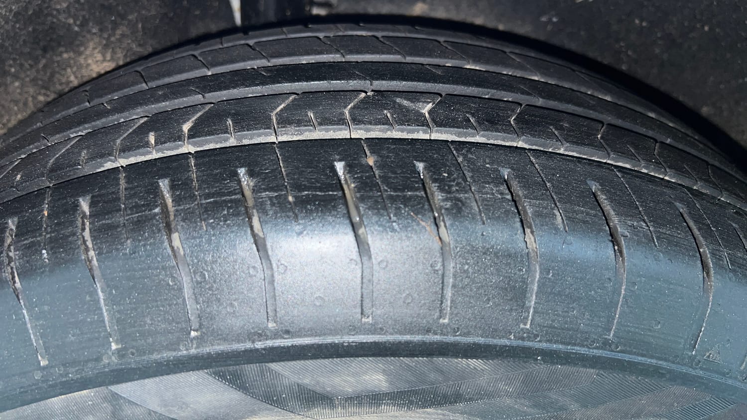 Used 2014 Ford EcoSport Titanium 1.5 Ti-VCT Petrol Manual tyres RIGHT REAR TYRE TREAD VIEW