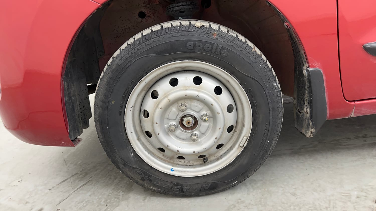 Used 2014 Maruti Suzuki Wagon R LXI CNG Cng Manual tyres LEFT FRONT TYRE RIM VIEW