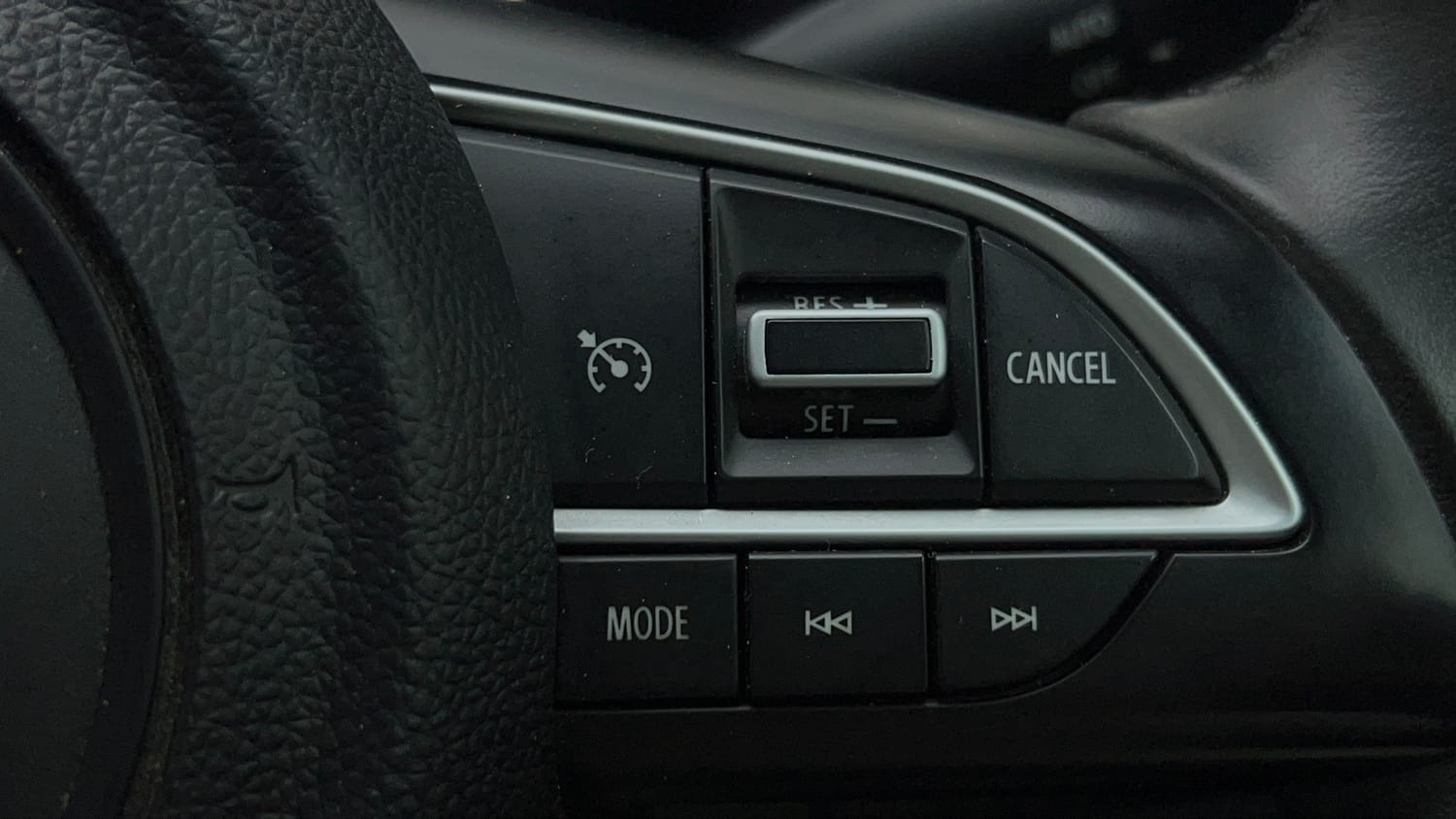 Used 2025 Toyota Urban Cruiser Hyryder V Hybrid Hybrid Automatic top_features Cruise control