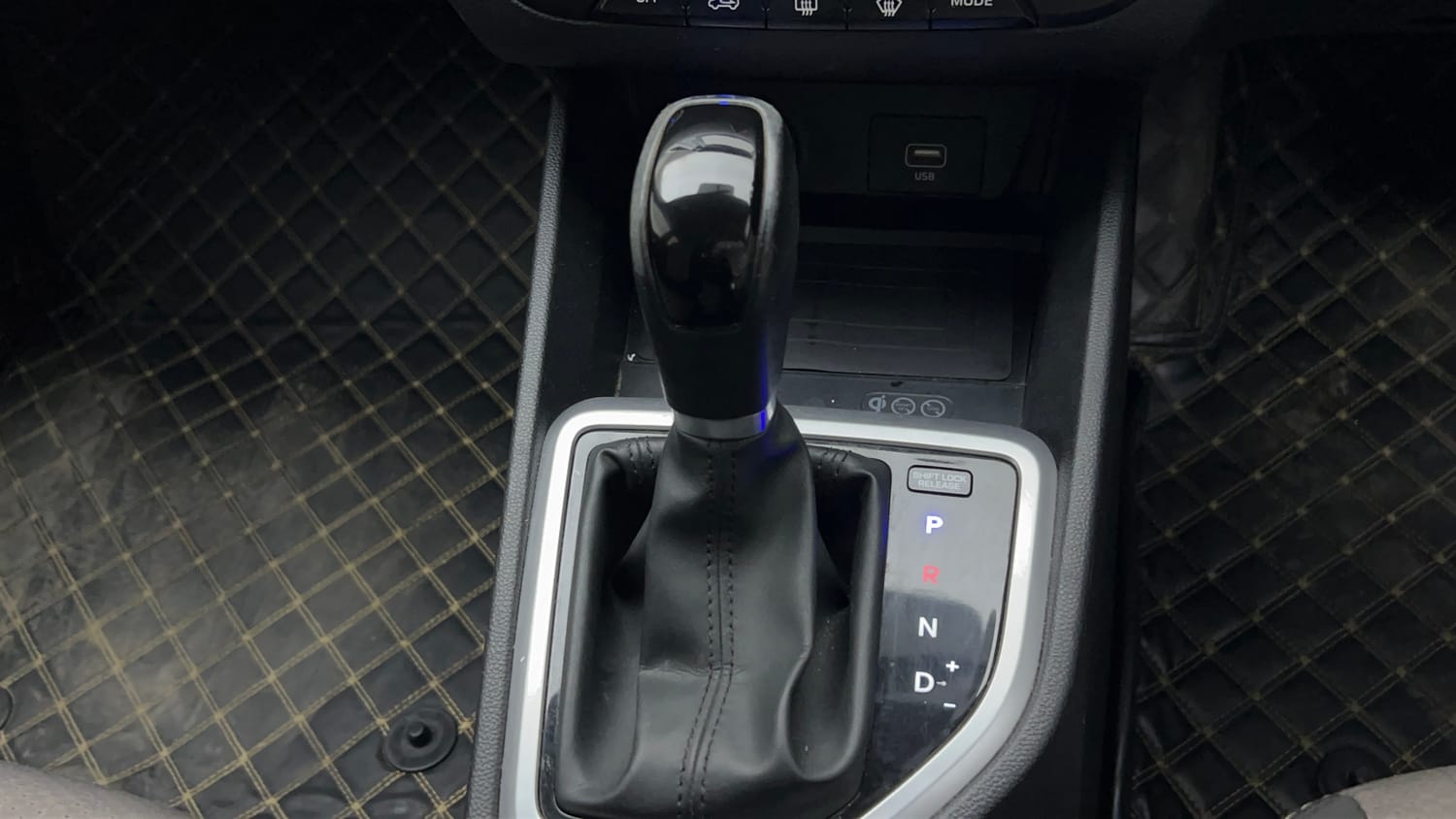 Used 2018 Hyundai Creta SX 1.6 AT CRDi Diesel Automatic interior GEAR  KNOB VIEW