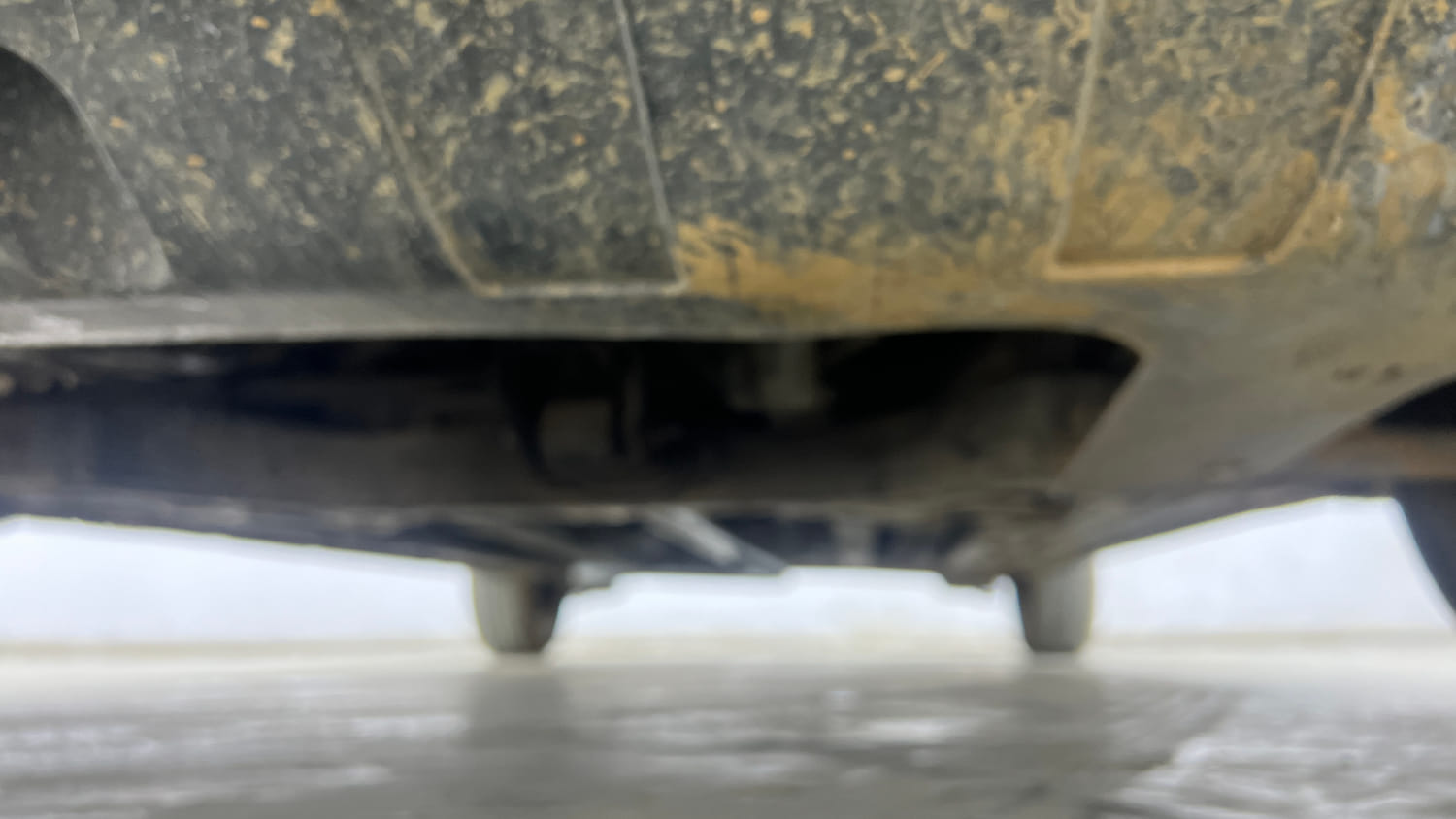 Used 2017 Hyundai Elite i20 Sportz 1.2 Petrol Manual extra FRONT LEFT UNDERBODY VIEW