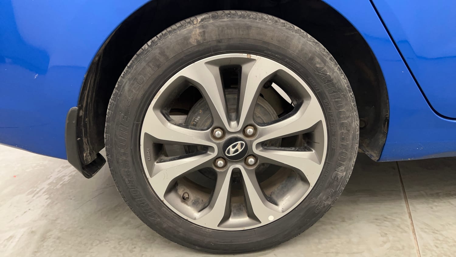 Used 2019 Hyundai Xcent SX (O)CRDi Diesel Manual tyres RIGHT REAR TYRE RIM VIEW
