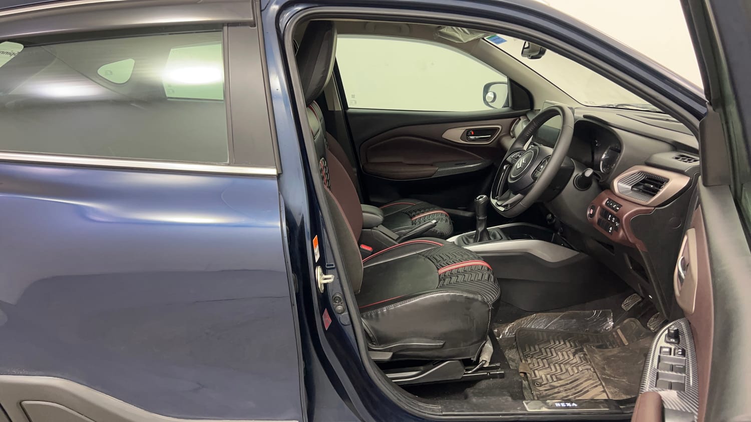 Used 2024 Maruti Suzuki Fronx Alpha 1.0L Turbo MT Petrol Manual interior RIGHT SIDE FRONT DOOR CABIN VIEW