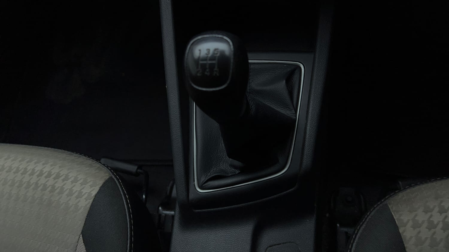 Used 2018 Hyundai Elite i20 Magna Executive 1.2 Petrol Manual interior GEAR  KNOB VIEW
