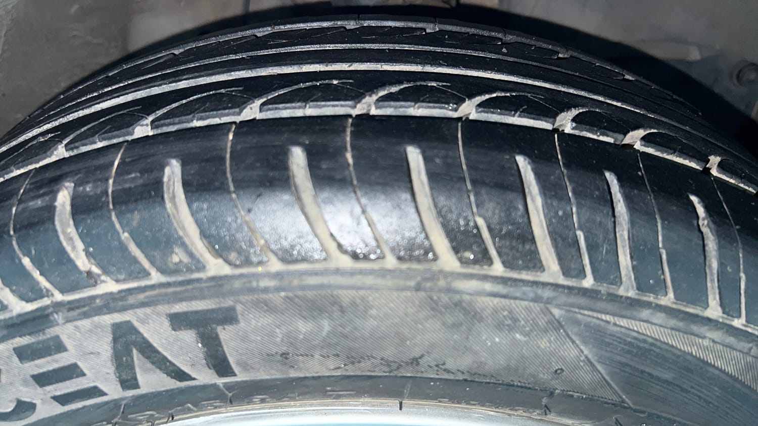 Used 2015 Honda City V Petrol Manual tyres RIGHT FRONT TYRE TREAD VIEW