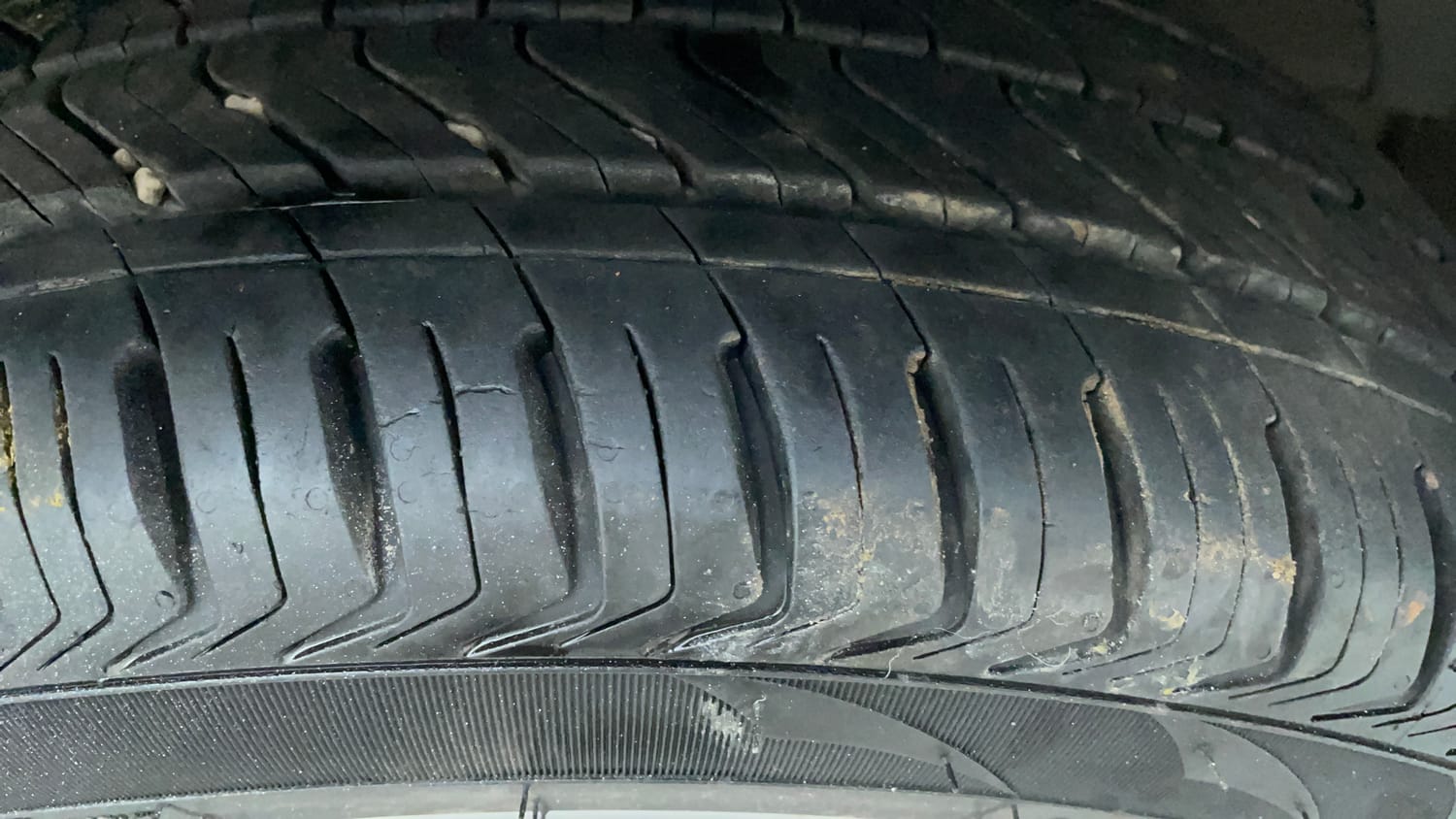 Used 2018 Maruti Suzuki Baleno Zeta 1.2 Petrol Manual tyres RIGHT FRONT TYRE TREAD VIEW