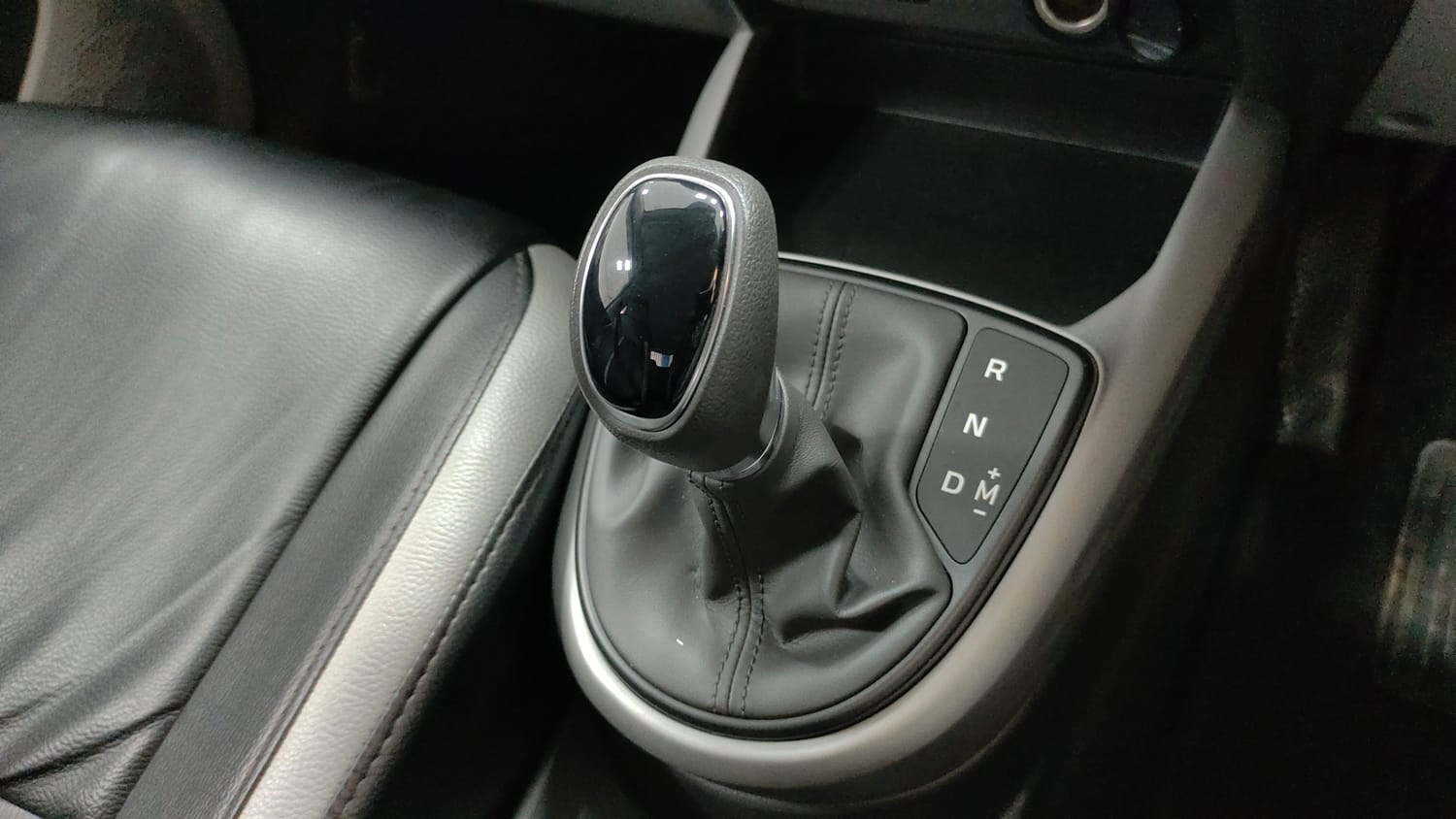 Used 2021 Hyundai Grand i10 Nios Sportz AMT 1.2 Kappa VTVT Petrol Automatic interior GEAR  KNOB VIEW