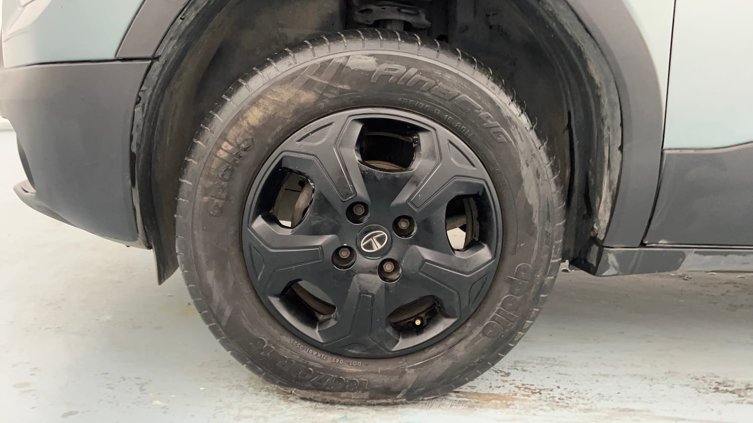 Used 2022 Tata Punch Accomplished MT Petrol Manual tyres LEFT FRONT TYRE RIM VIEW