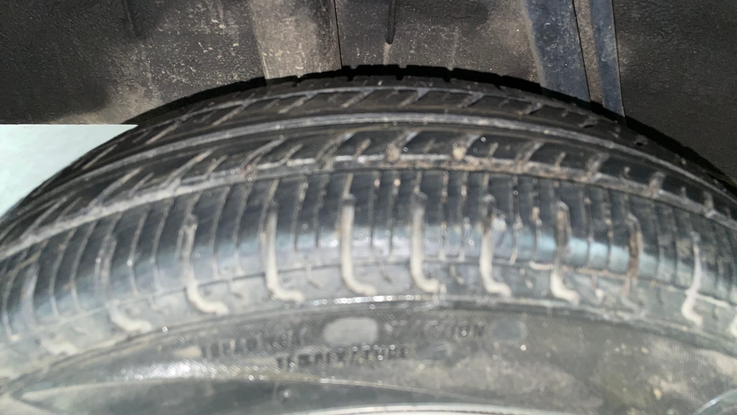 Used 2018 Renault Kwid 1.0 RXT AMT Petrol Automatic tyres RIGHT REAR TYRE TREAD VIEW