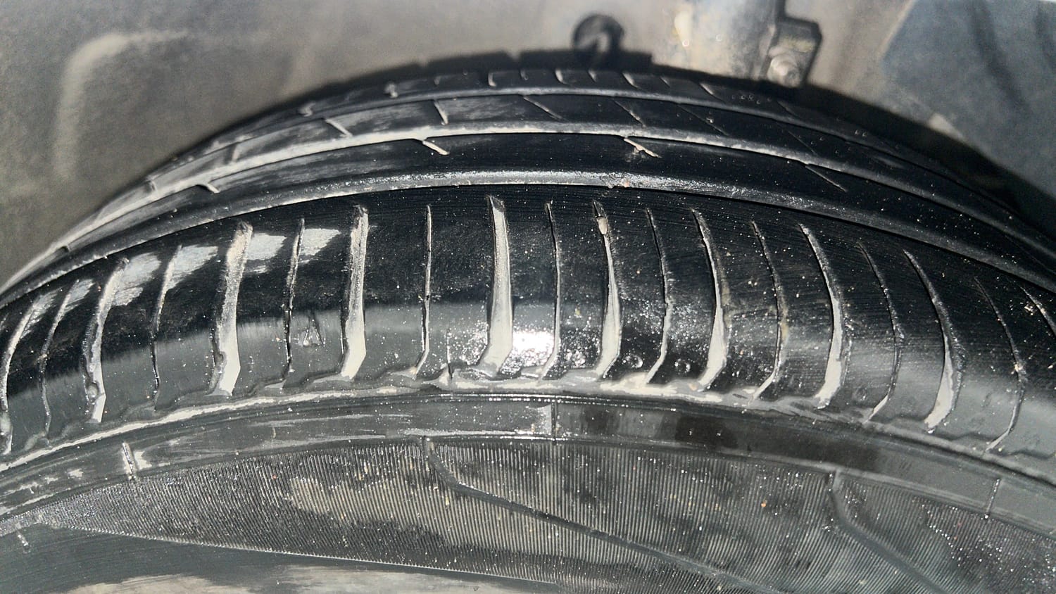 Used 2018 Maruti Suzuki Dzire ZDi Plus AMT Diesel Automatic tyres RIGHT FRONT TYRE TREAD VIEW
